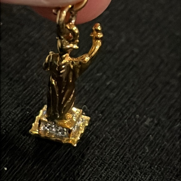 VICTORIA WIECK Beverly Hills Charm .925 Gold Sterling Silver STATUE OF LIBERTY - Picture 4 of 6